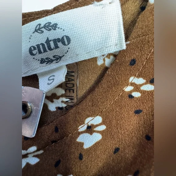 Entro Ditsy Floral Ruffle Tier Lined Romper Size Small - Picture 3 of 9